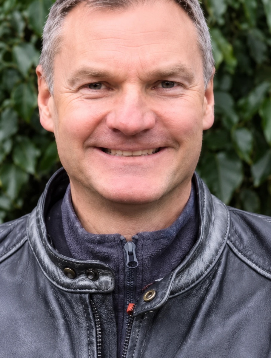 Simon Hayes